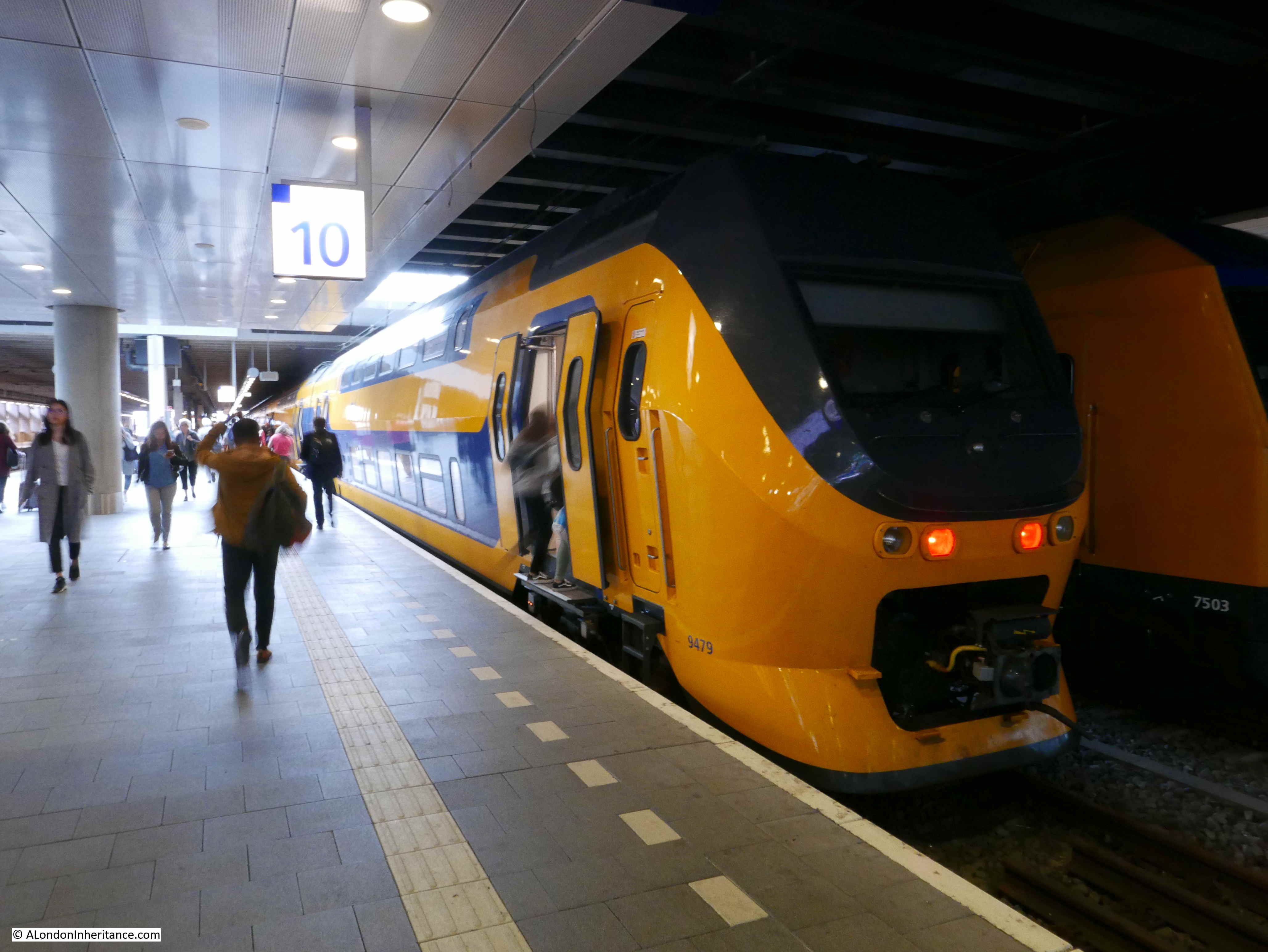 what is the train time between amsterdam city center and the airport