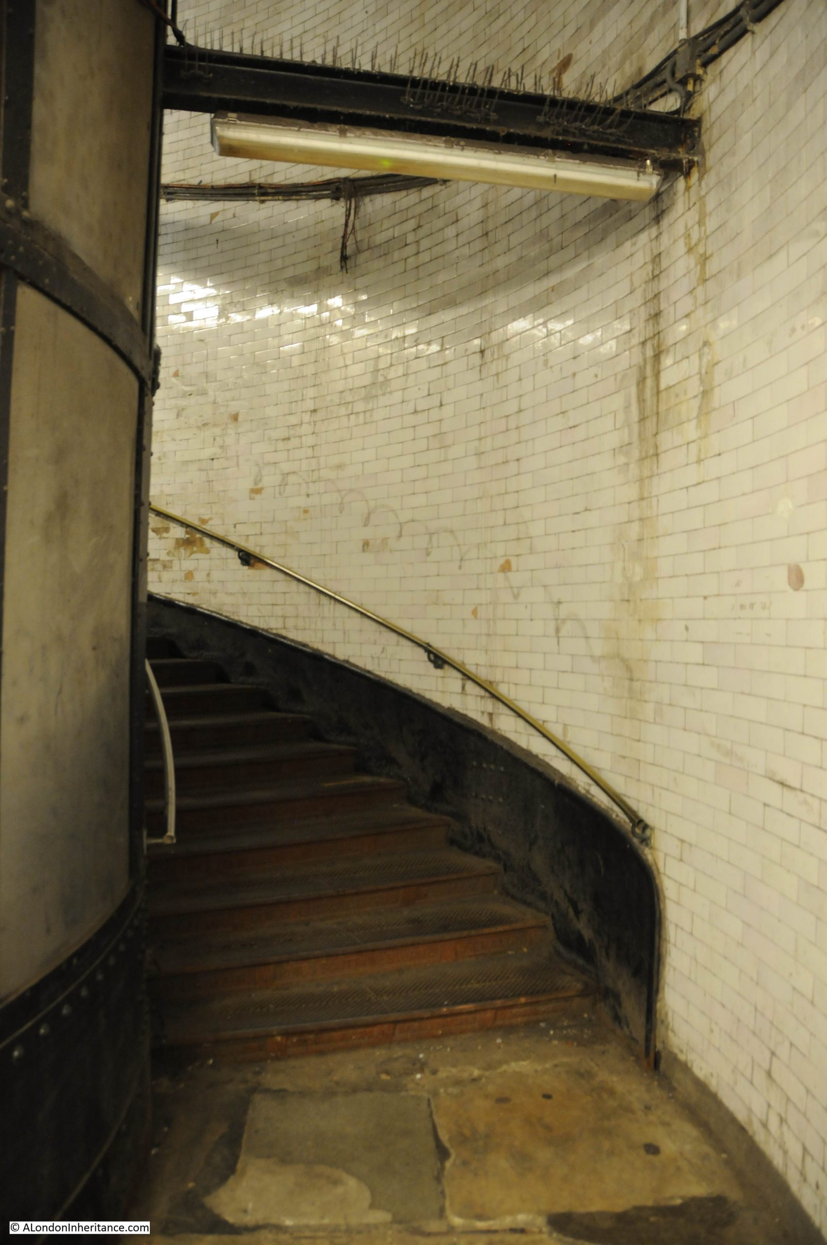 Greenwich Foot Tunnel - war bomb damage repair : London Remembers