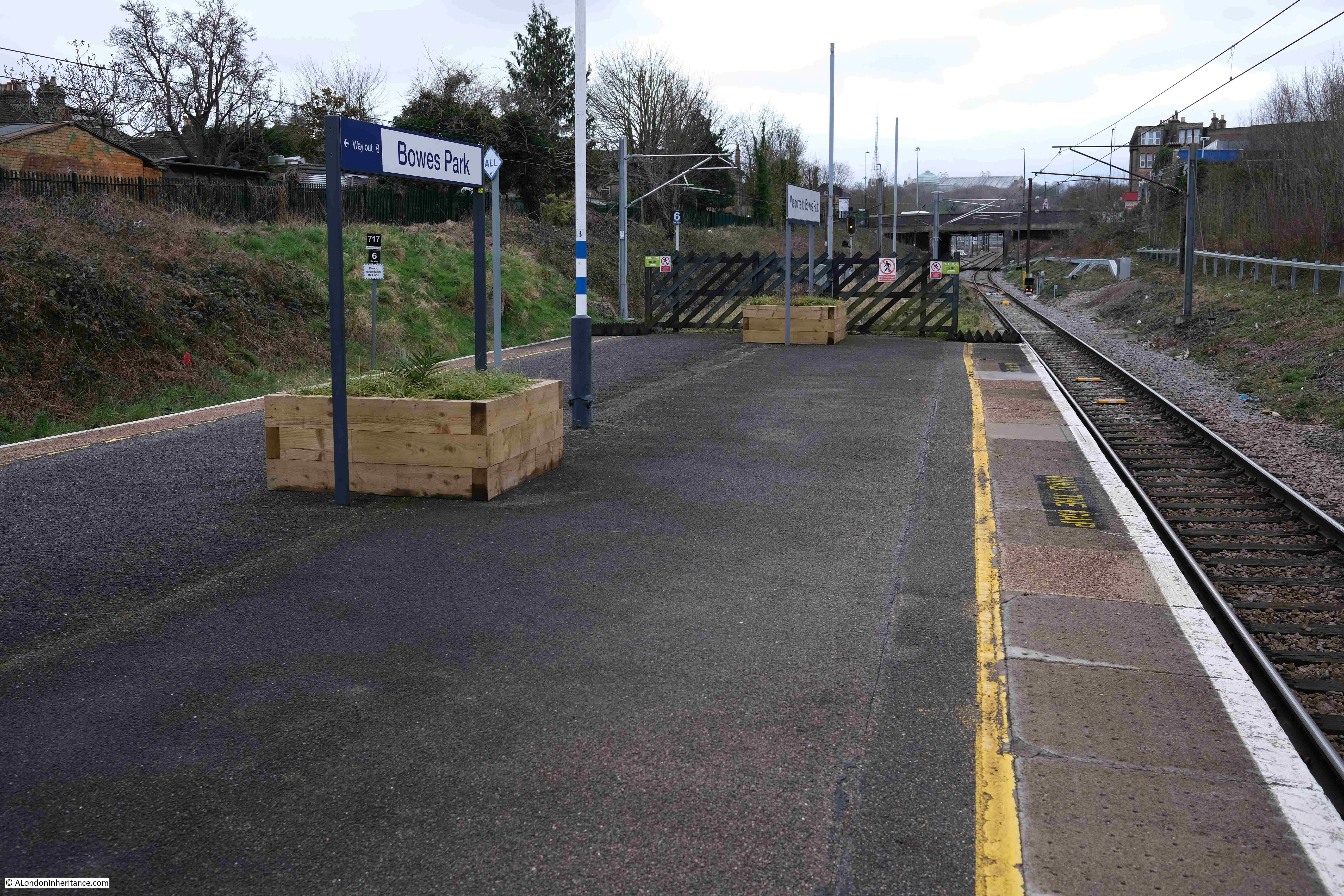 Bowes Park Station